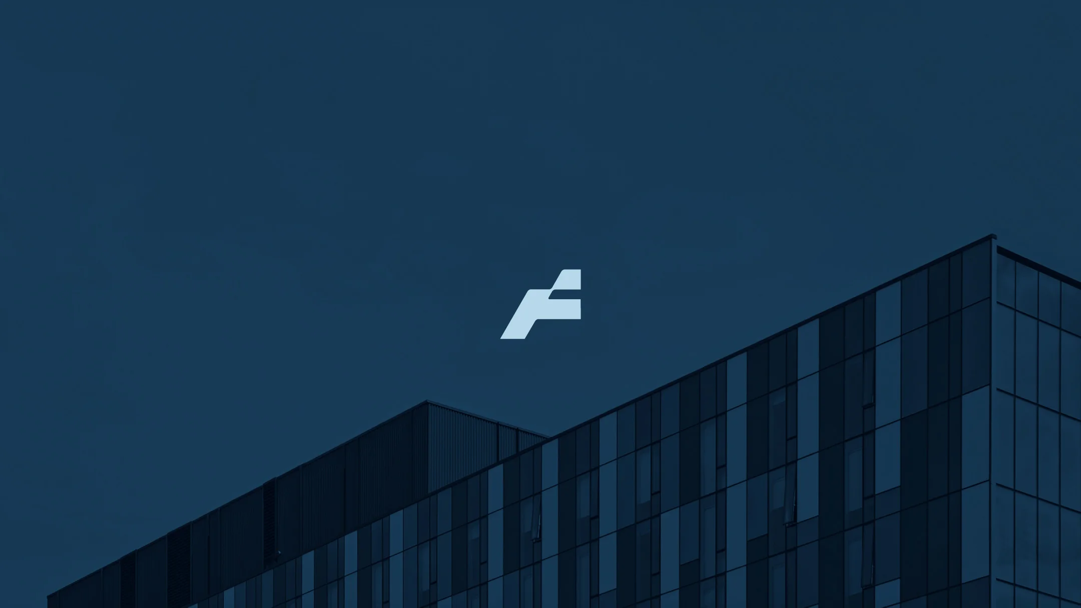 Projeto André Fernandes da Nhdesign: Ícone minimalista do logo de André Fernandes em azul claro, representando a sofisticação da marca