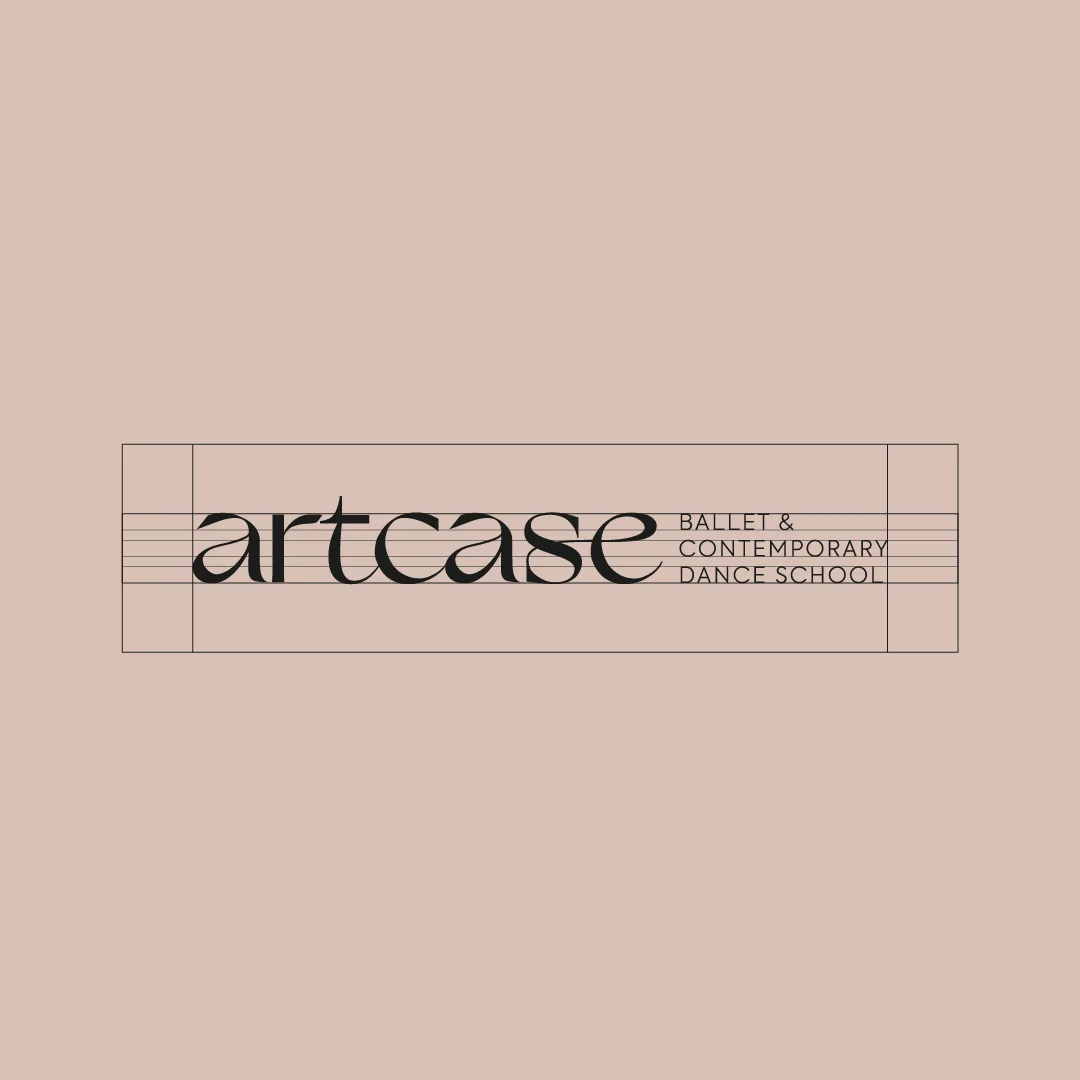 Projeto artcase da Nhdesign: Logotipo da Artcase com grelha de construção tipográfica em fundo bege.