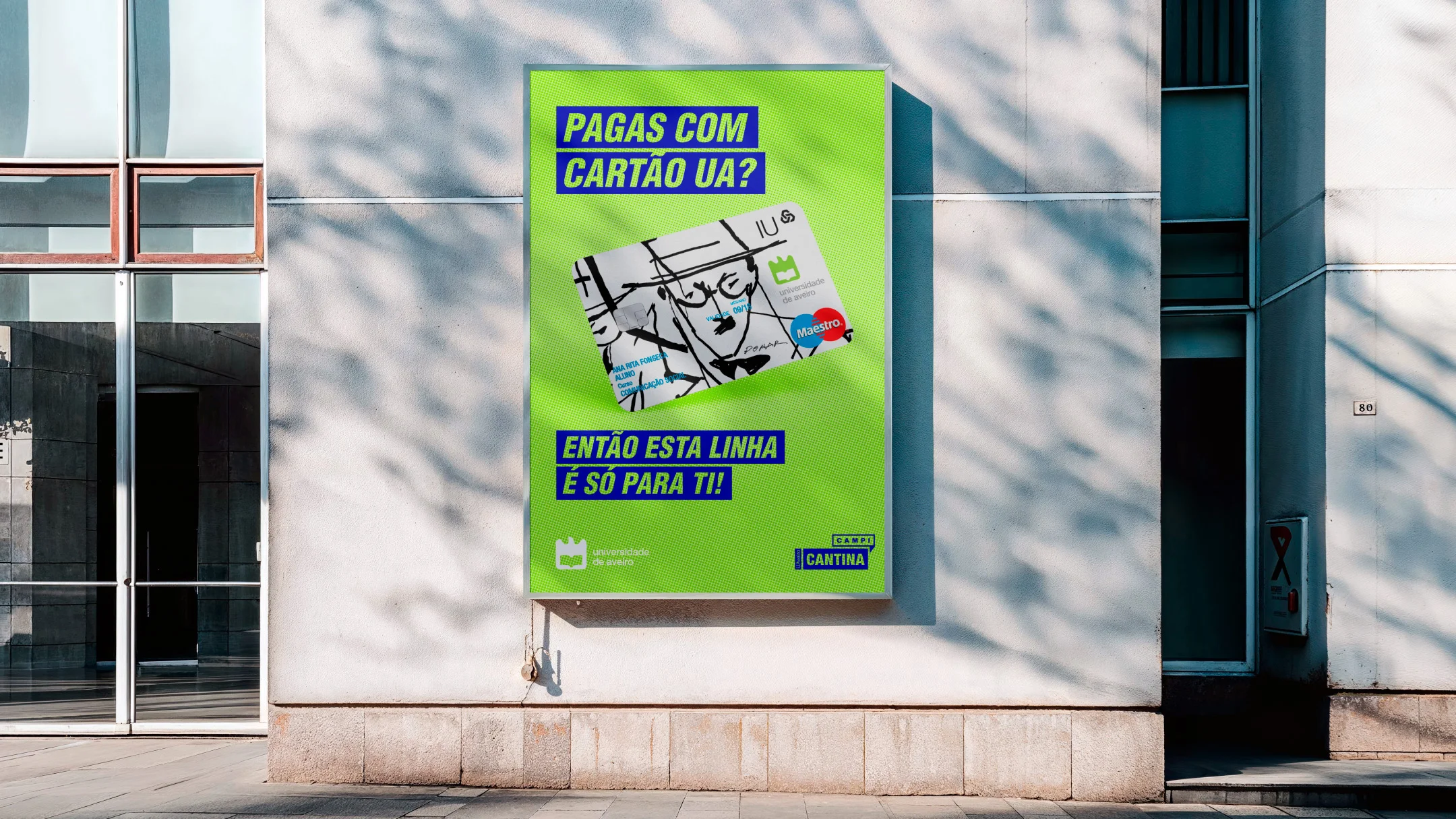 Projeto Campi da Nhdesign: Triptico da campi semiaberto num fundo cinza.
