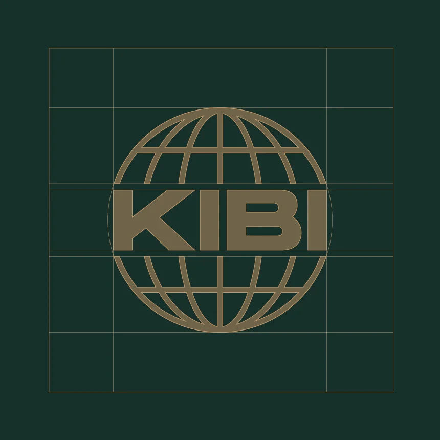 Projeto Kibi Goldfields da Nhdesign: grelha de construção do logo da Kibi Goldfields a dourado sobre fundo verde escuro.