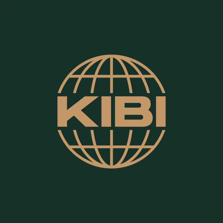 Projeto Kibi Goldfields da Nhdesign: logo da Kibi Goldfields a dourado sobre fundo verde escuro.
