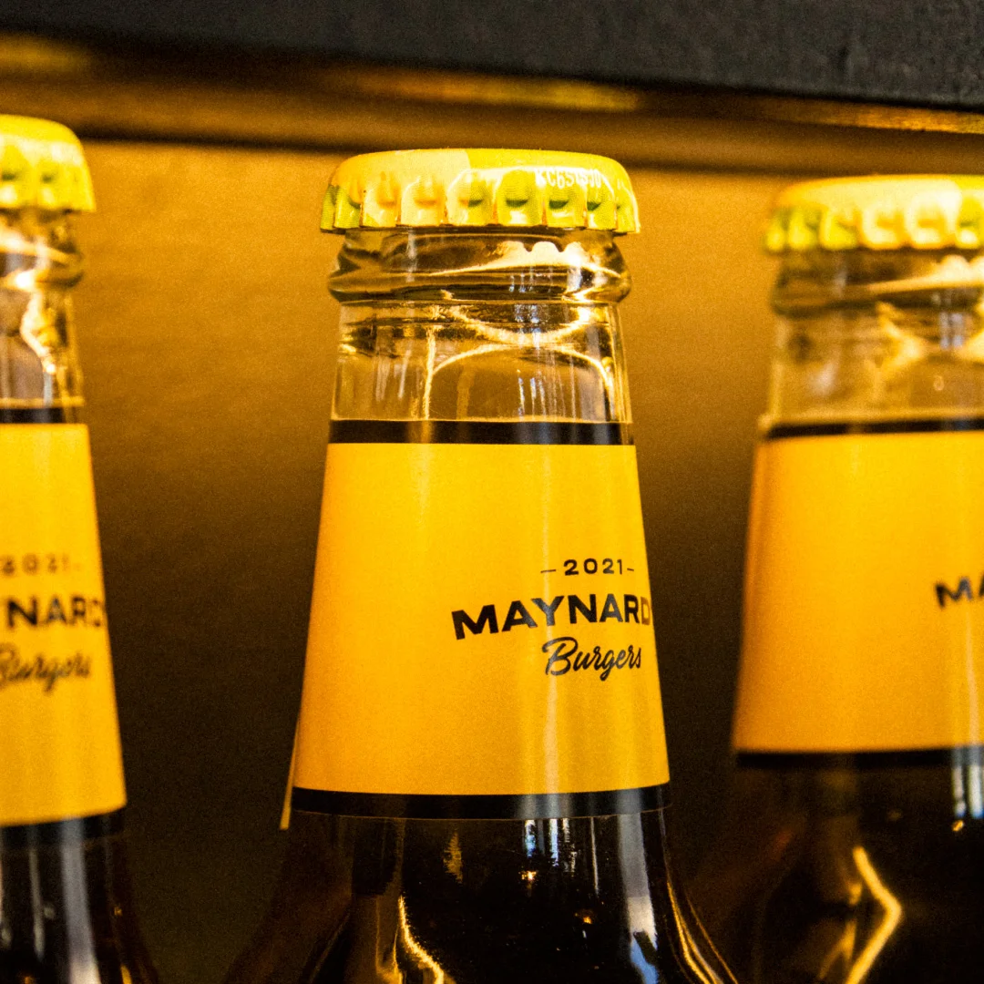 Projeto Maynard's Burgers da Nhdesign: Garrafas de cerveja da Maynards Burgers