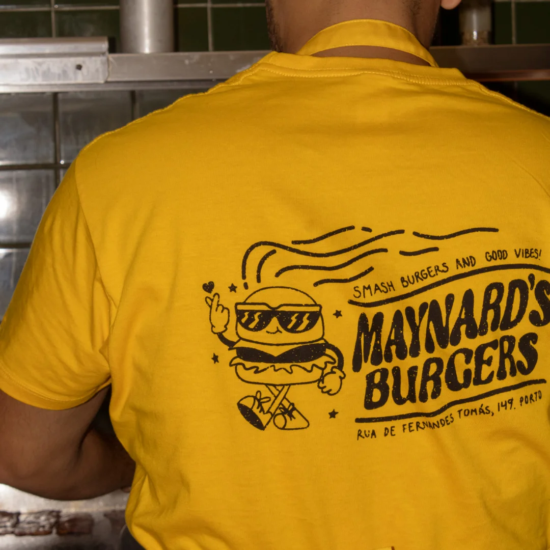 Projeto Maynard's Burgers da Nhdesign: Ilustração do fardamento da Maynards Burgers
