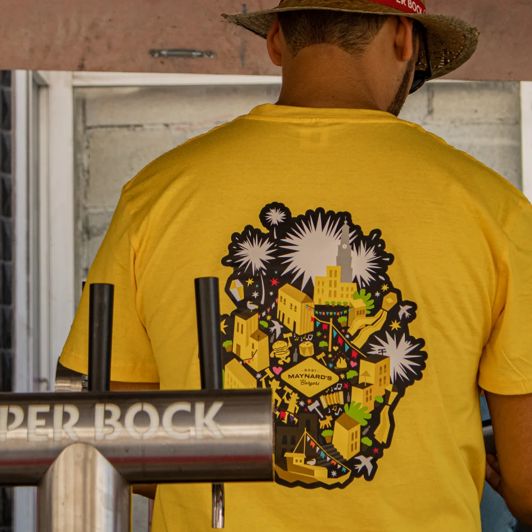 Projeto Maynard's Burgers da Nhdesign: Fotografia do desenho da t-shirt da Maynards para o São João