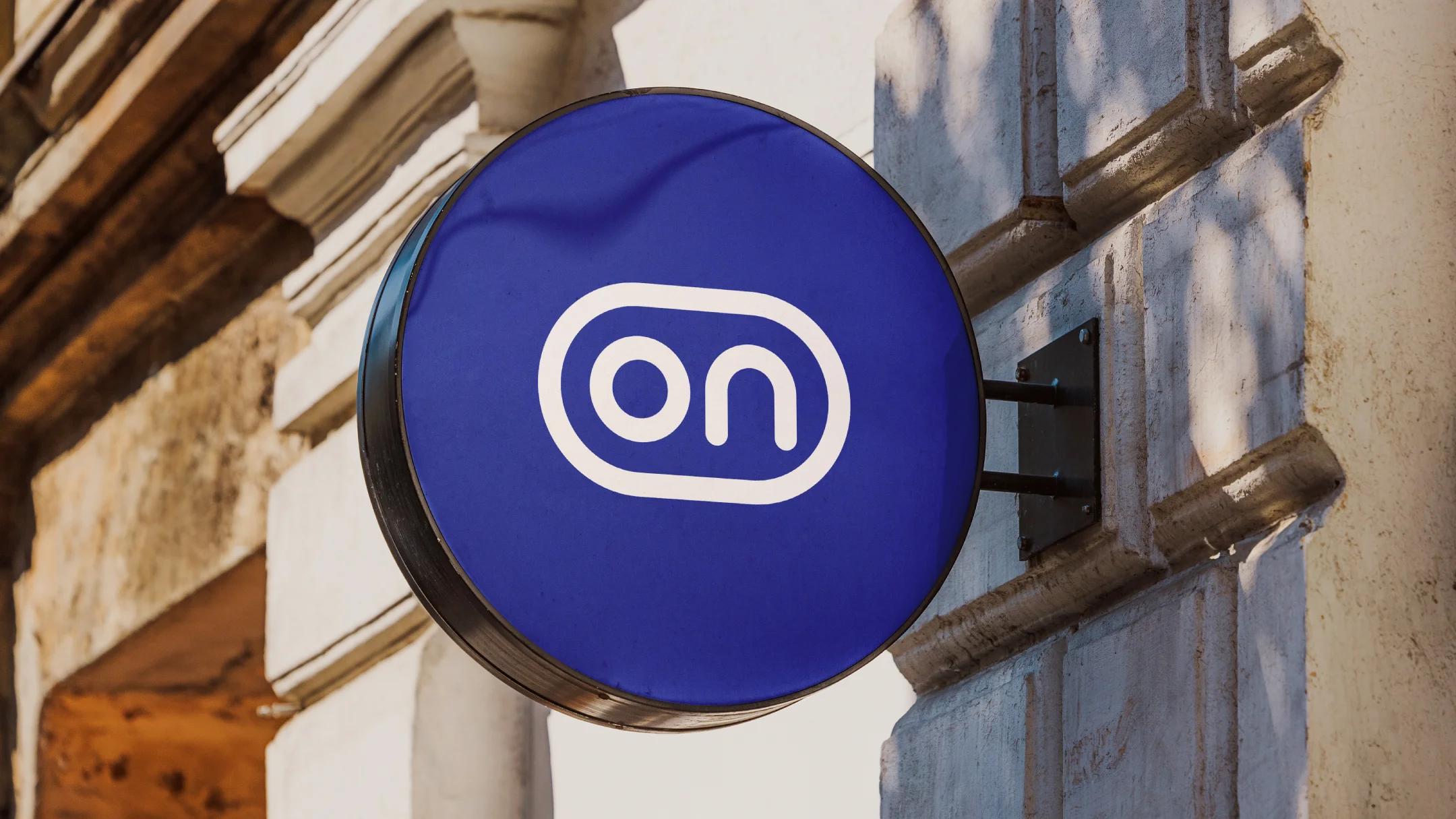 Projeto ON da Nhdesign: Placa exterior com logótipo ON em aplicação circular