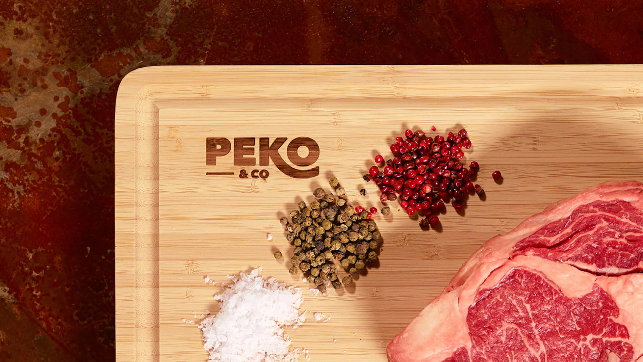 Projeto PEKO & Co. da Nhdesign: Tabua de Corte em Bambu Profissional com o logo da Peko