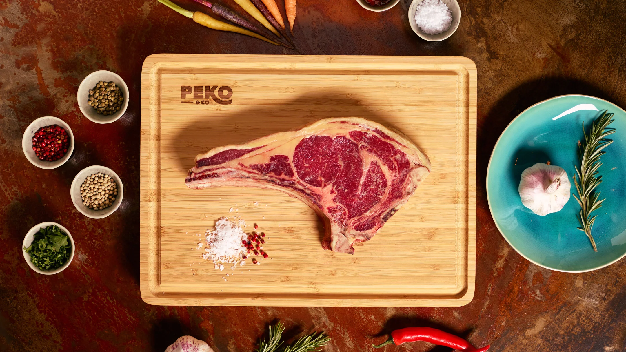 Projeto PEKO & Co. da Nhdesign: Tabua de Corte em Bambu Profissional com o logo da Peko