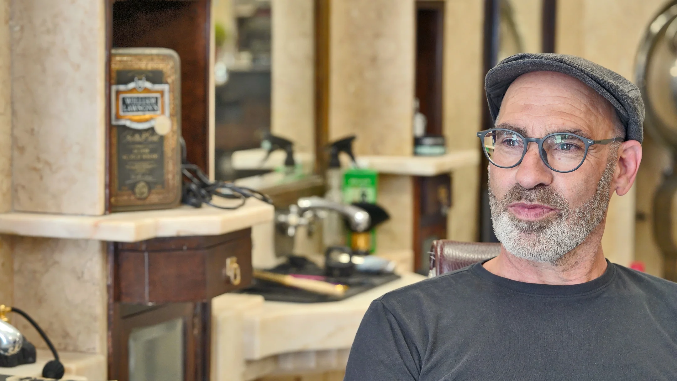 Projeto Barbearia Tinoco da Nhdesign: Dono da barbearia Tinoco