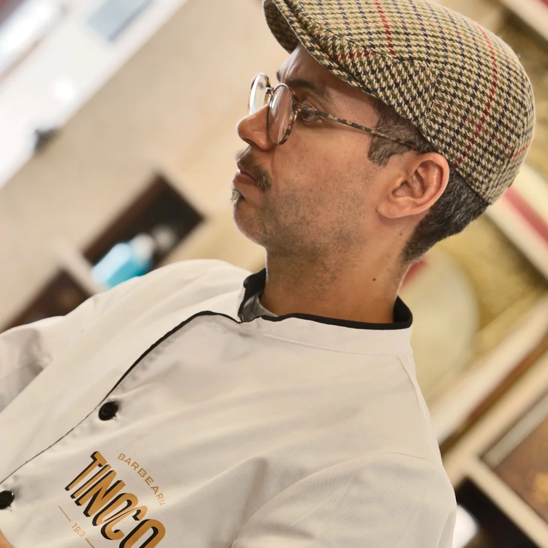 Projeto Barbearia Tinoco da Nhdesign: Fotografia de funcionário da Tinoco