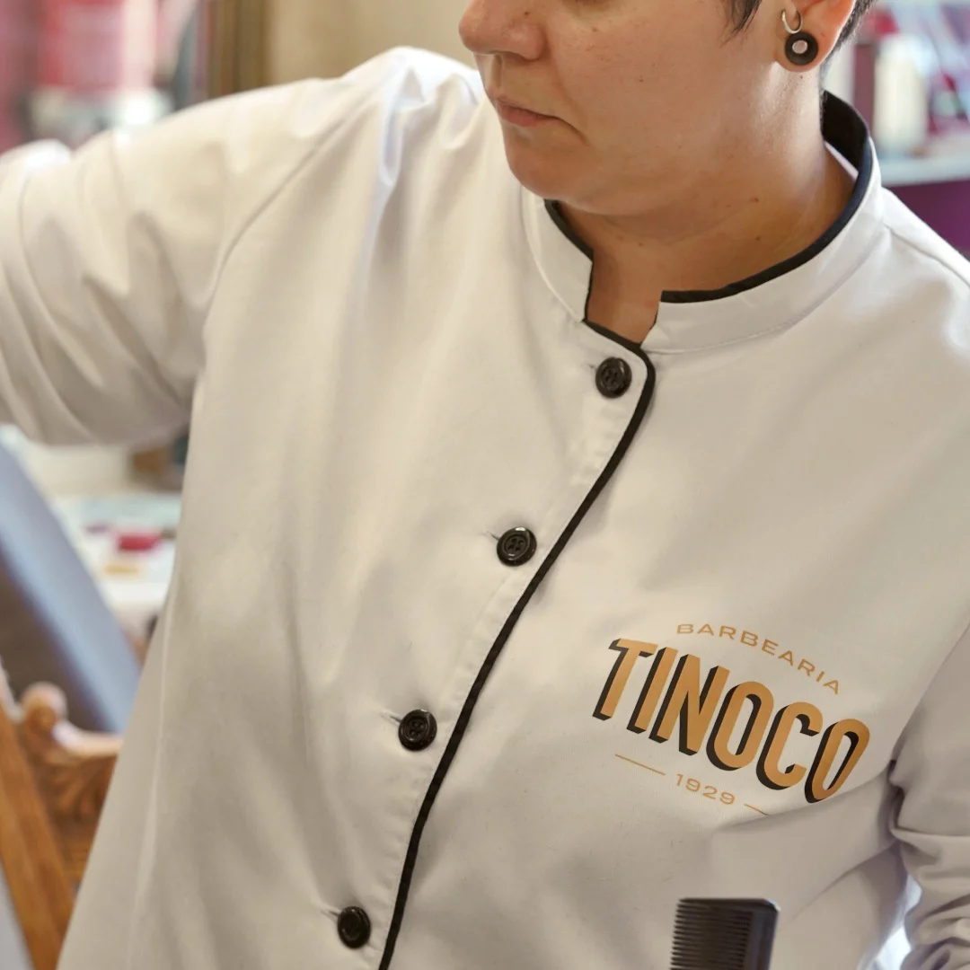 Projeto Barbearia Tinoco da Nhdesign: Fotografia de funcionário da Tinoco