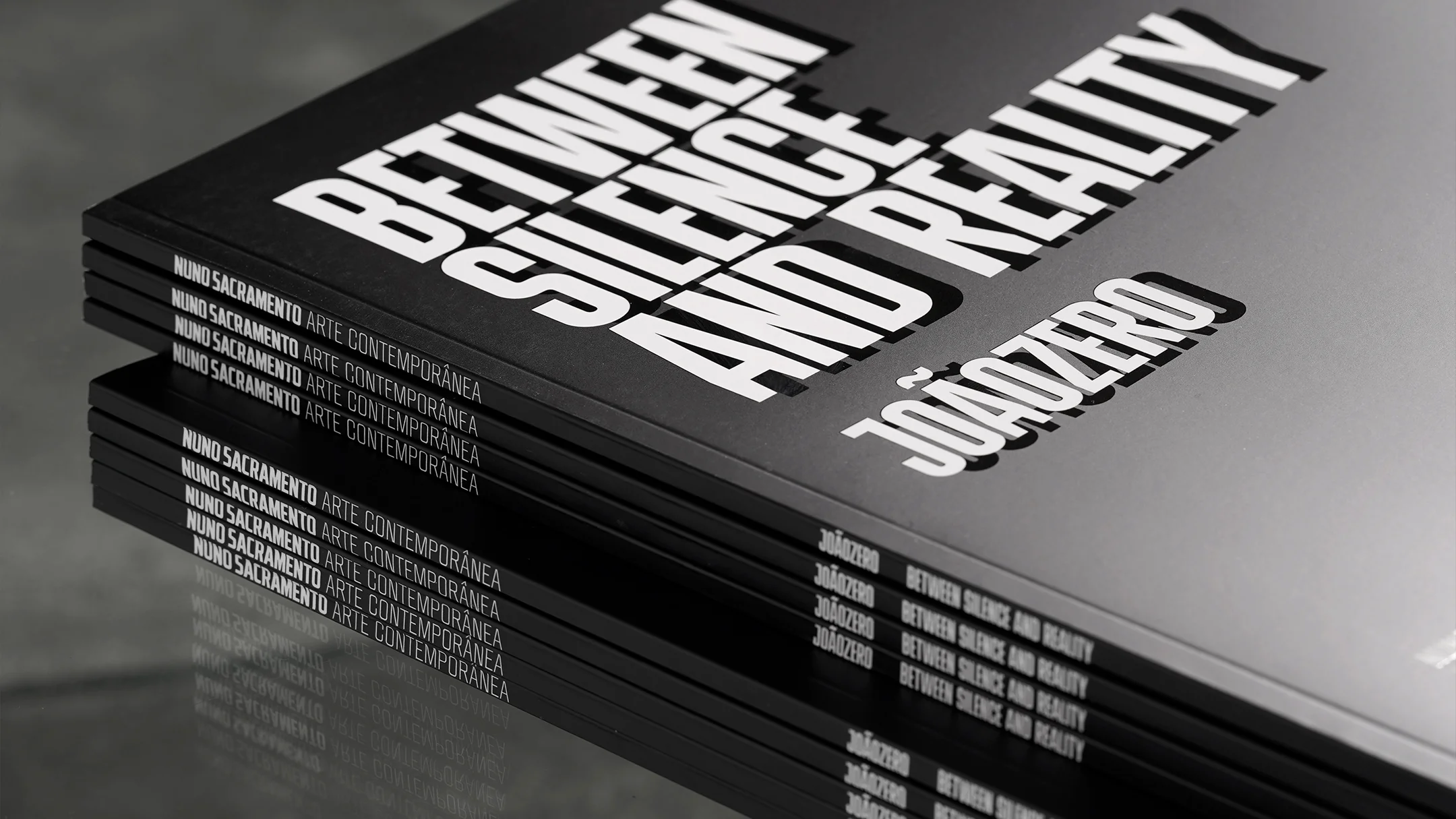 Projeto Between Silence and Reality da Nhdesign