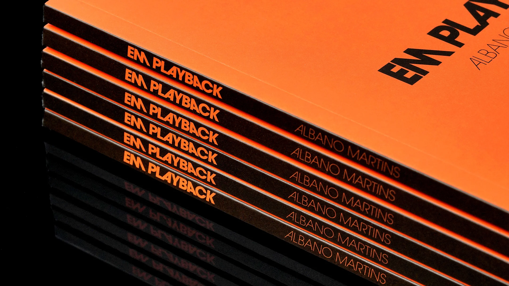 Projeto Em Playback da Nhdesign: Capa do catálogo de Albano Martins, Em Playback